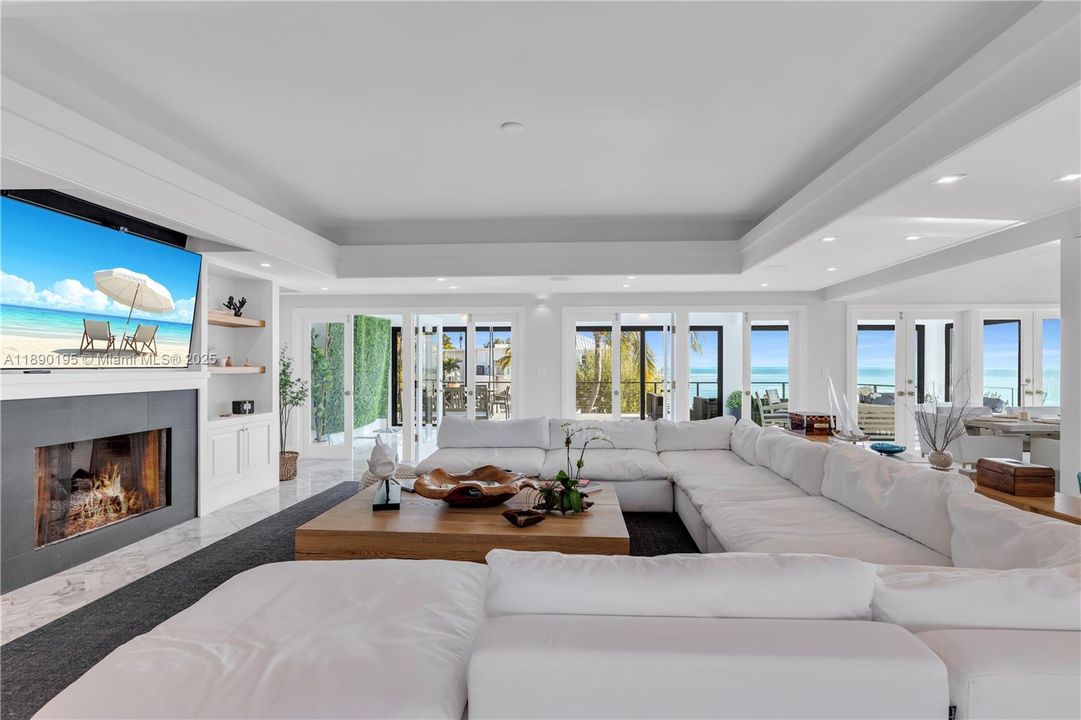 For Sale: $7,995,000 (4 beds, 5 baths, 4048 Square Feet)