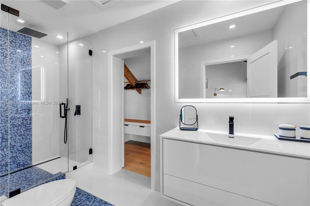 For Sale: $7,995,000 (4 beds, 5 baths, 4048 Square Feet)