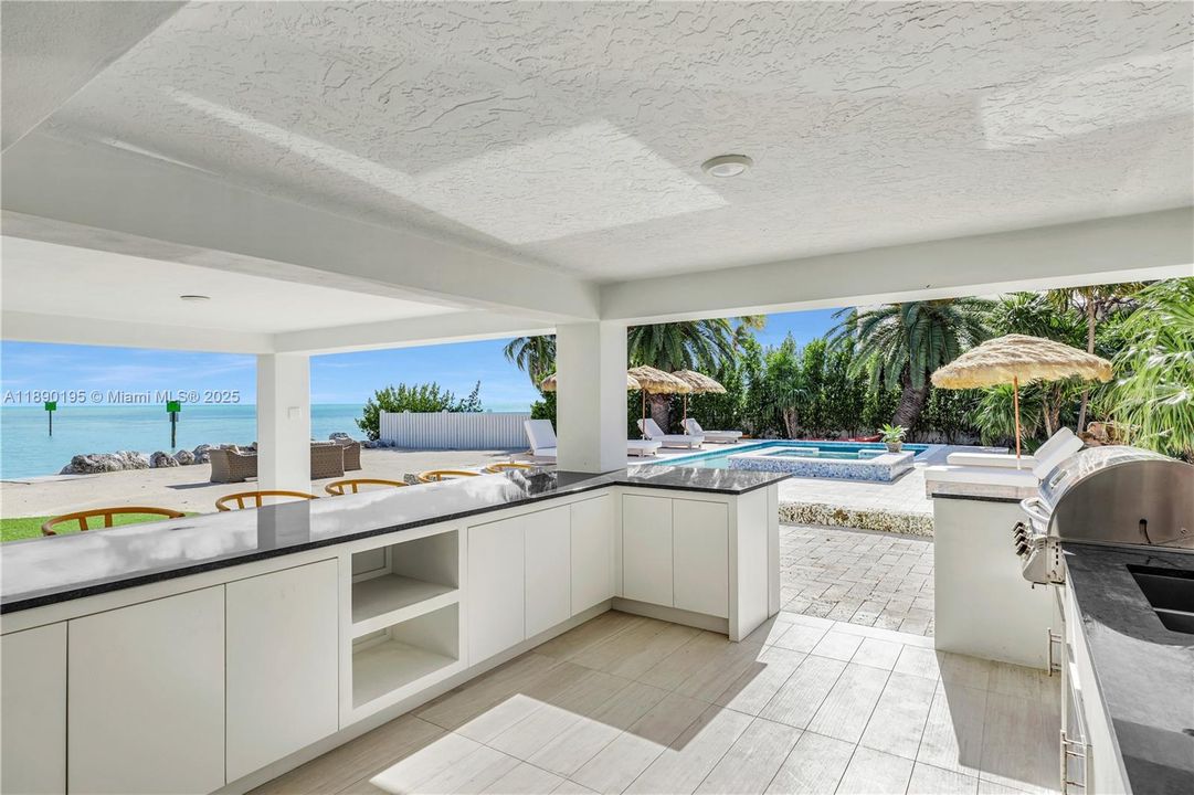 For Sale: $7,995,000 (4 beds, 5 baths, 4048 Square Feet)