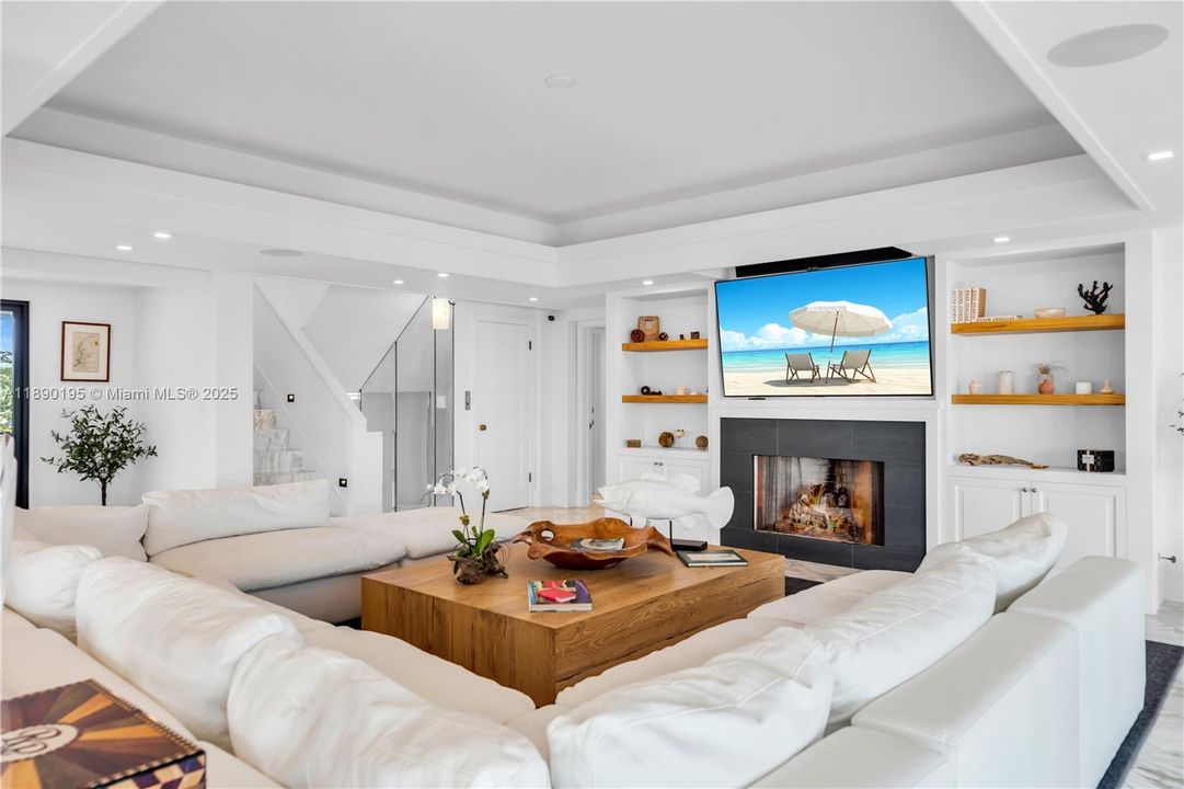 For Sale: $7,995,000 (4 beds, 5 baths, 4048 Square Feet)