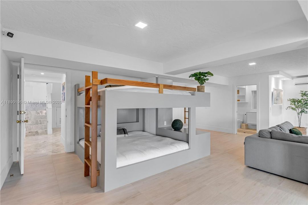 For Sale: $7,995,000 (4 beds, 5 baths, 4048 Square Feet)