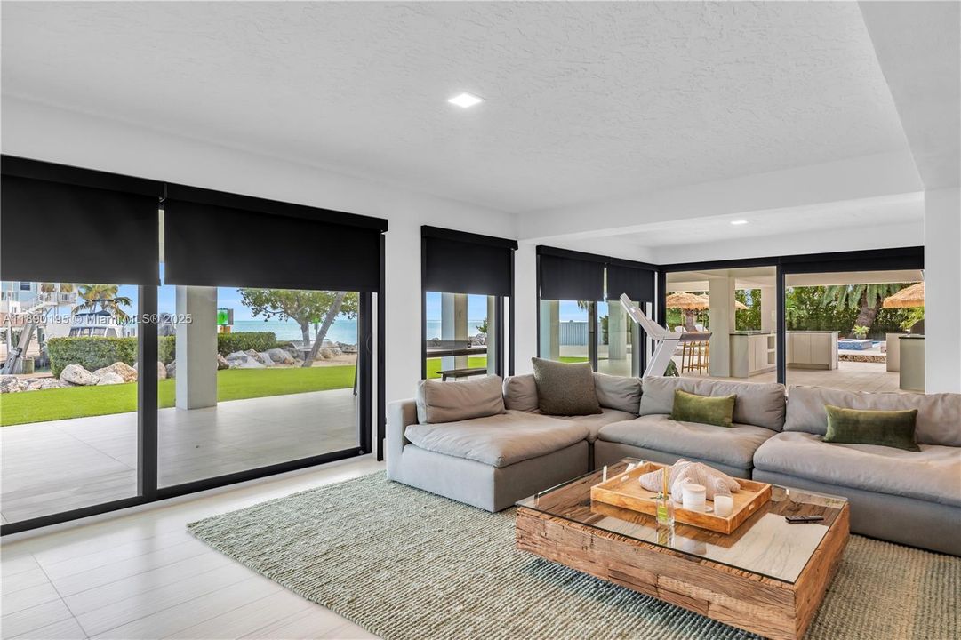 For Sale: $7,995,000 (4 beds, 5 baths, 4048 Square Feet)