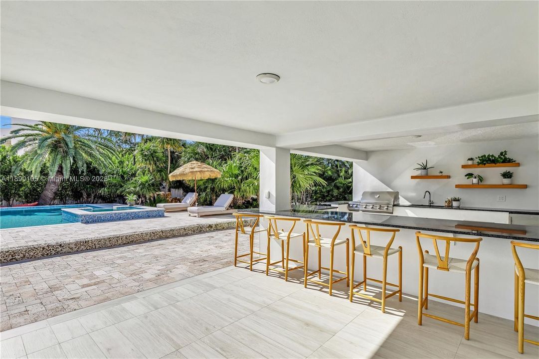 For Sale: $7,995,000 (4 beds, 5 baths, 4048 Square Feet)