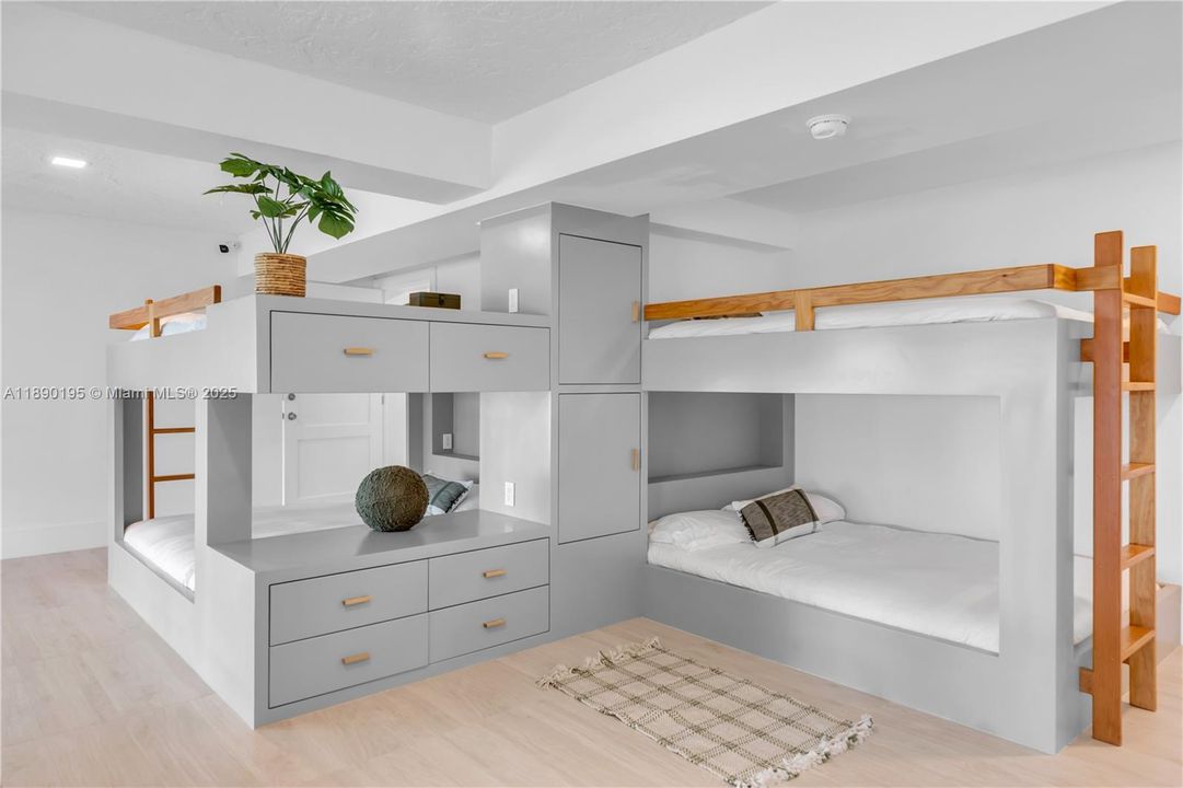 For Sale: $7,995,000 (4 beds, 5 baths, 4048 Square Feet)