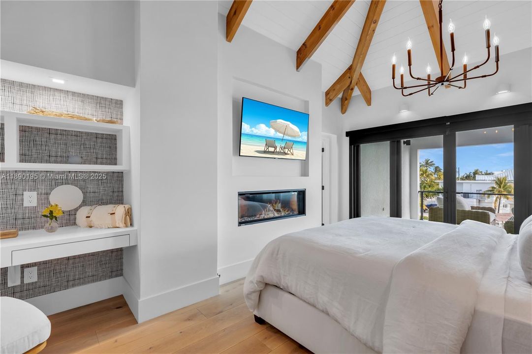 For Sale: $7,995,000 (4 beds, 5 baths, 4048 Square Feet)