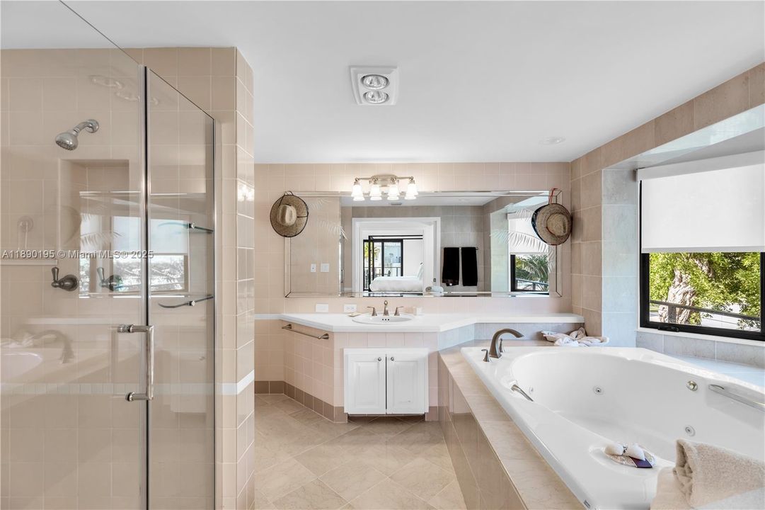 For Sale: $7,995,000 (4 beds, 5 baths, 4048 Square Feet)