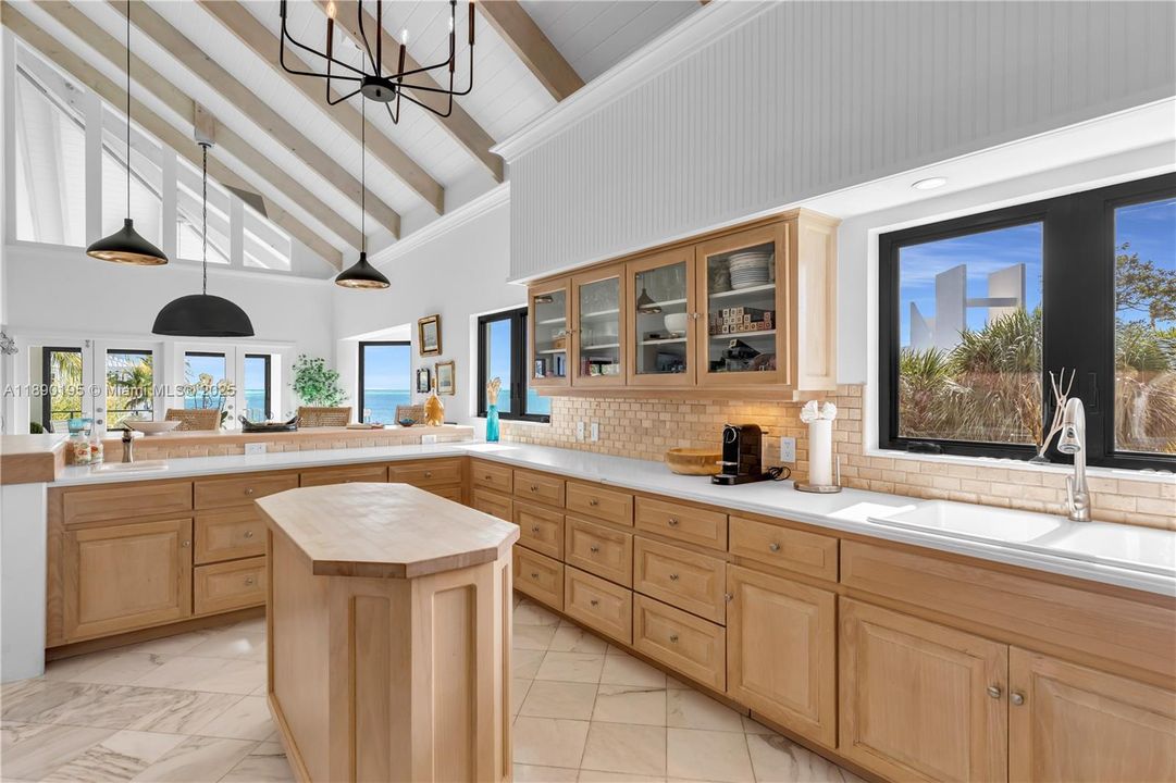 For Sale: $7,995,000 (4 beds, 5 baths, 4048 Square Feet)