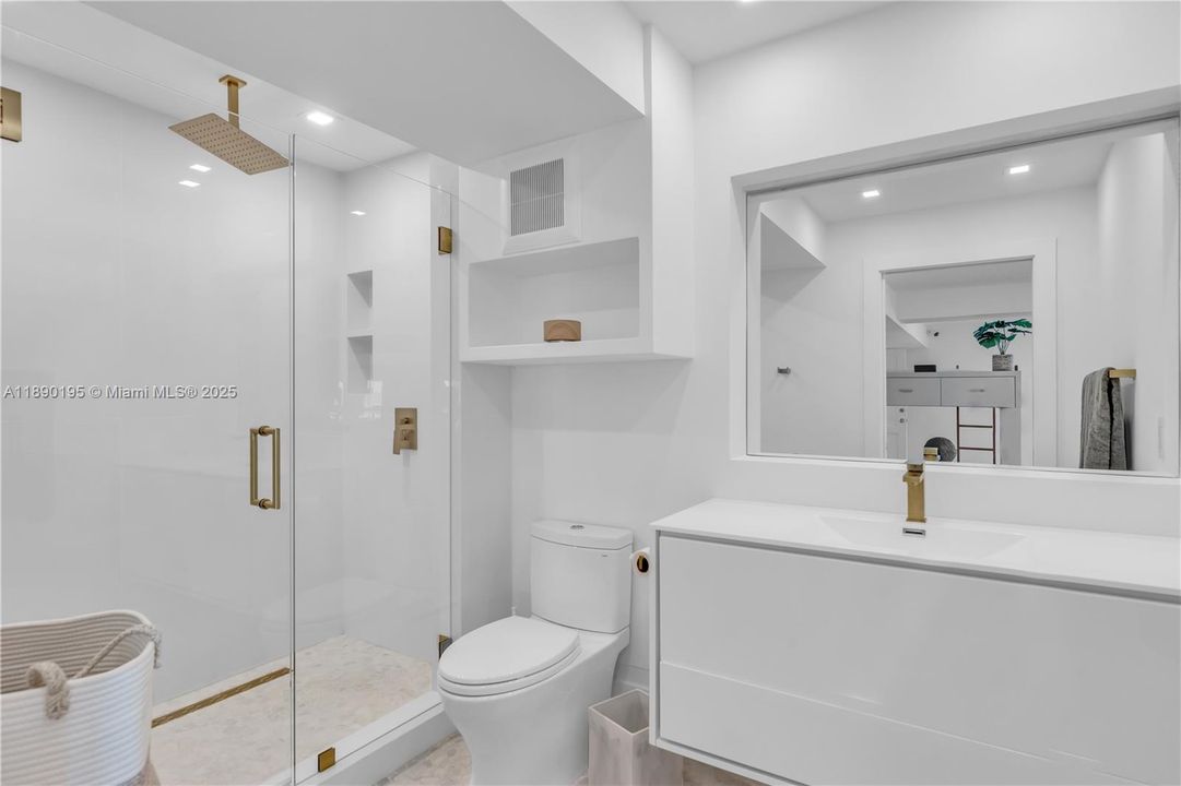 For Sale: $7,995,000 (4 beds, 5 baths, 4048 Square Feet)