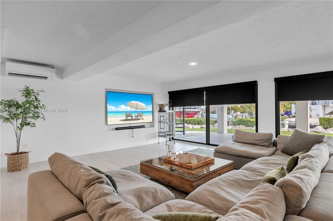 For Sale: $7,995,000 (4 beds, 5 baths, 4048 Square Feet)