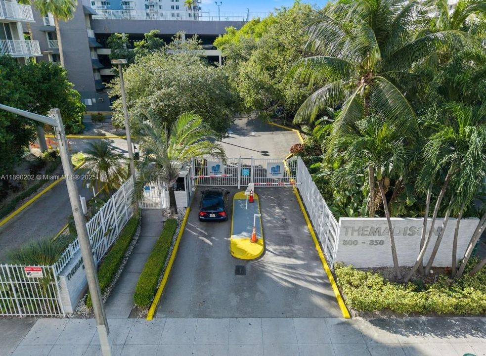 待售: $297,000 (2 贝兹, 2 浴室, 914 平方英尺)