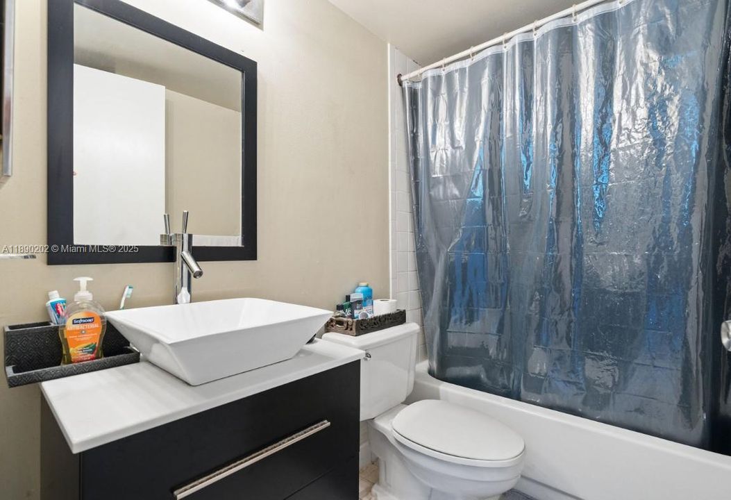 待售: $297,000 (2 贝兹, 2 浴室, 914 平方英尺)