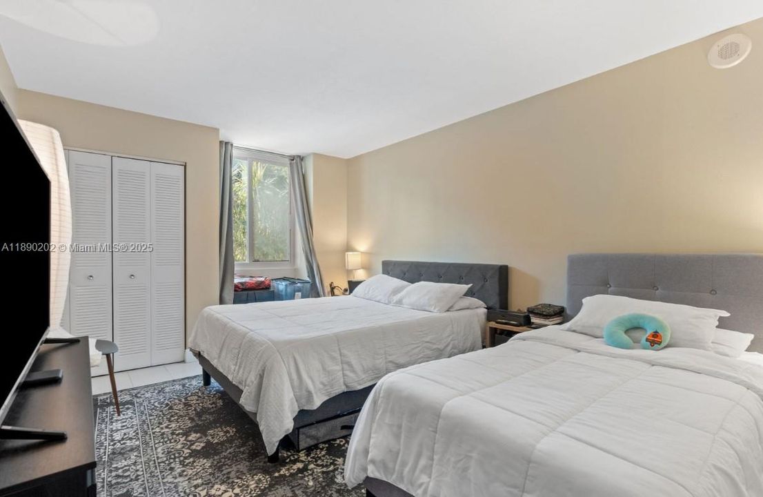 待售: $297,000 (2 贝兹, 2 浴室, 914 平方英尺)