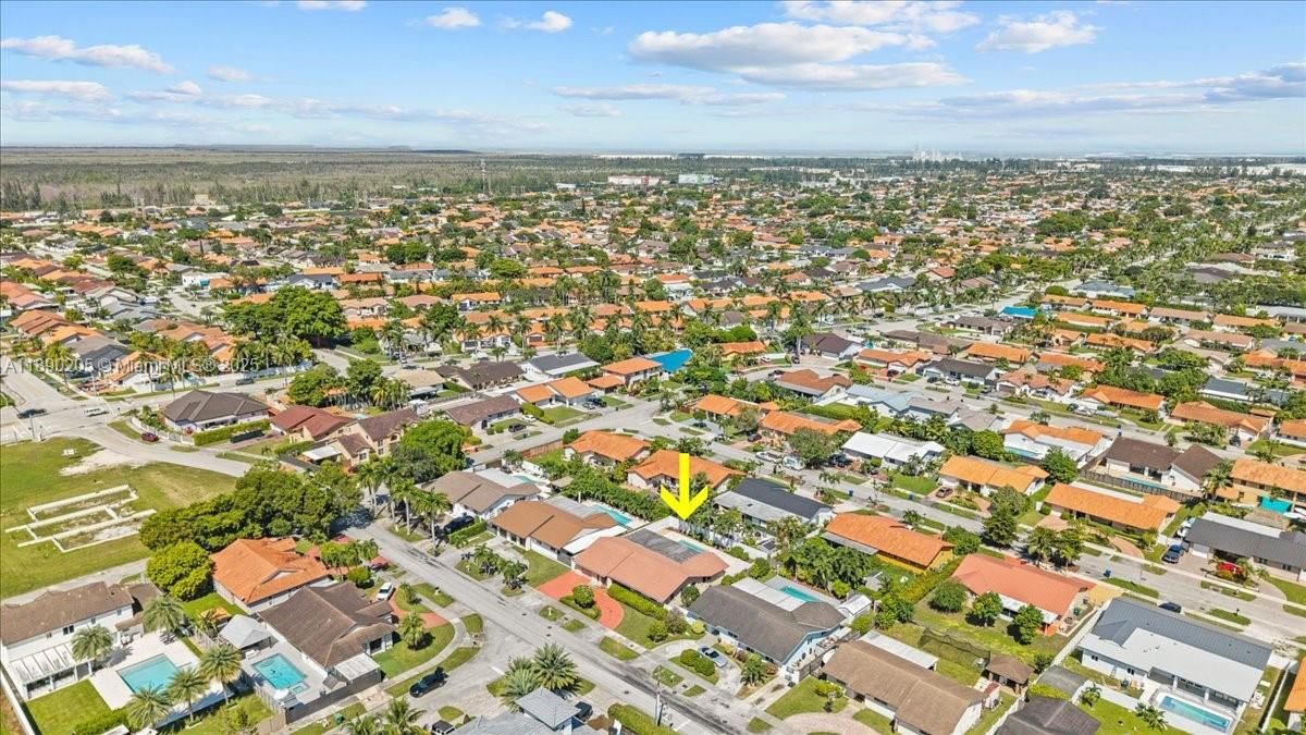 最近售出: $799,900 (4 贝兹, 2 浴室, 1826 平方英尺)