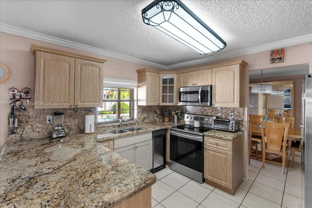 最近售出: $799,900 (4 贝兹, 2 浴室, 1826 平方英尺)