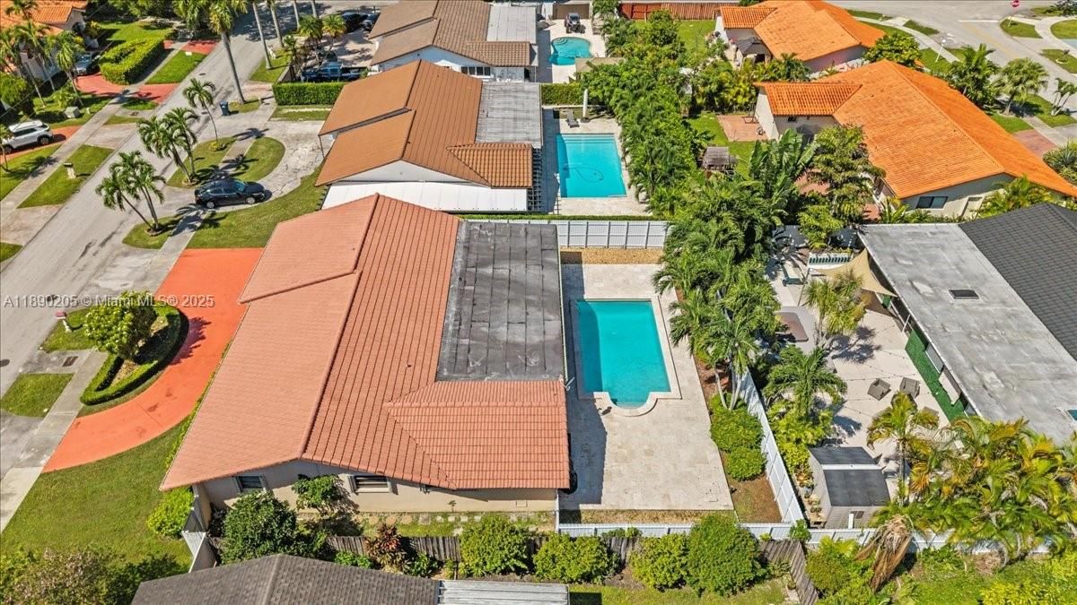 最近售出: $799,900 (4 贝兹, 2 浴室, 1826 平方英尺)