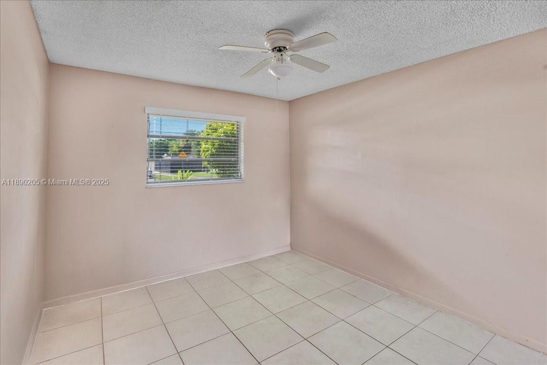 最近售出: $799,900 (4 贝兹, 2 浴室, 1826 平方英尺)