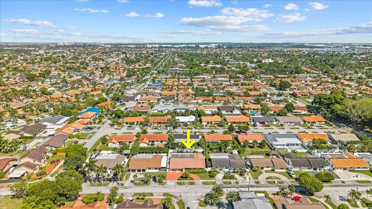 最近售出: $799,900 (4 贝兹, 2 浴室, 1826 平方英尺)