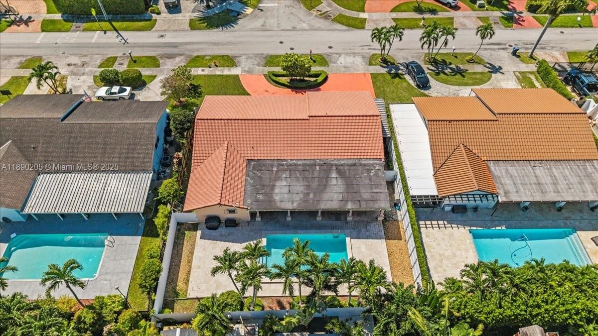 最近售出: $799,900 (4 贝兹, 2 浴室, 1826 平方英尺)