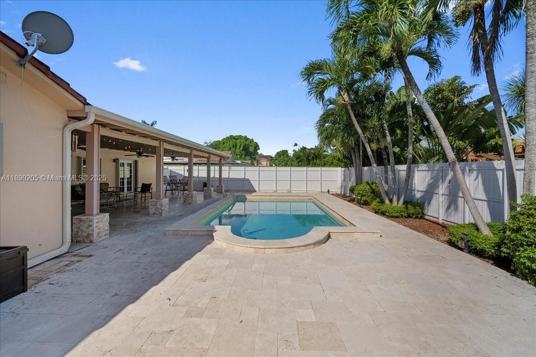 最近售出: $799,900 (4 贝兹, 2 浴室, 1826 平方英尺)