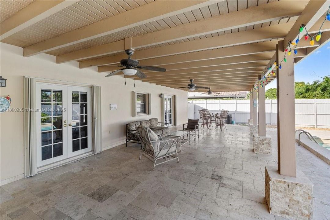 最近售出: $799,900 (4 贝兹, 2 浴室, 1826 平方英尺)