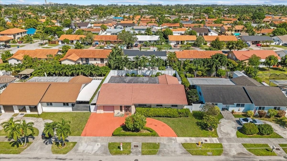 最近售出: $799,900 (4 贝兹, 2 浴室, 1826 平方英尺)