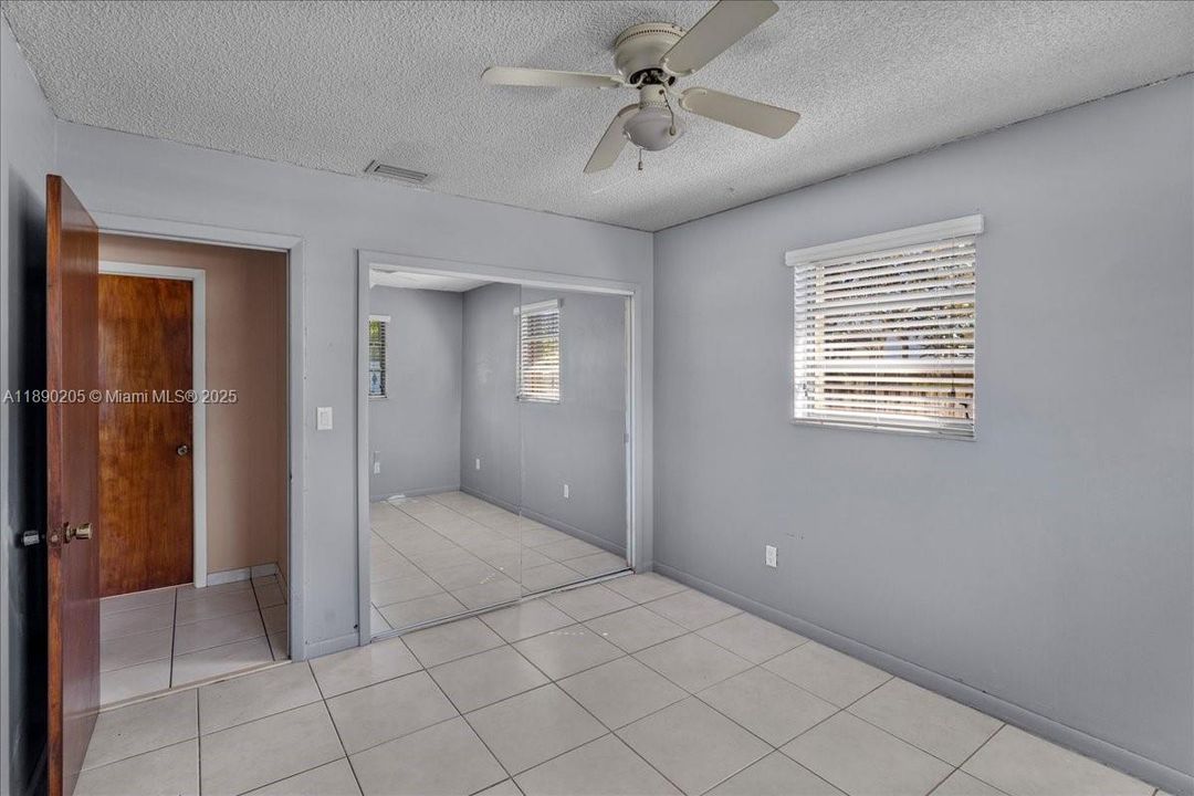 最近售出: $799,900 (4 贝兹, 2 浴室, 1826 平方英尺)