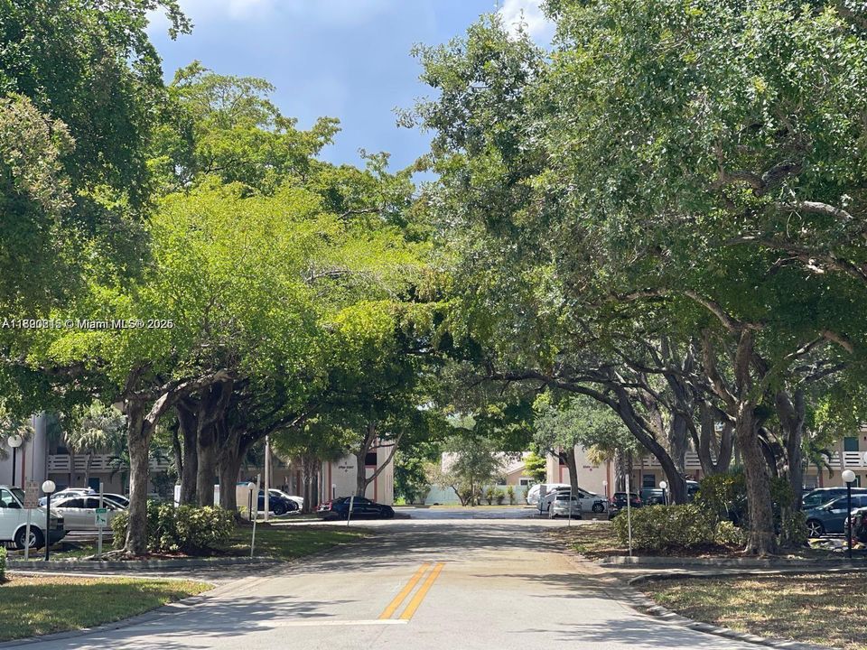 Active With Contract: $2,000 (2 beds, 2 baths, 767 Square Feet)