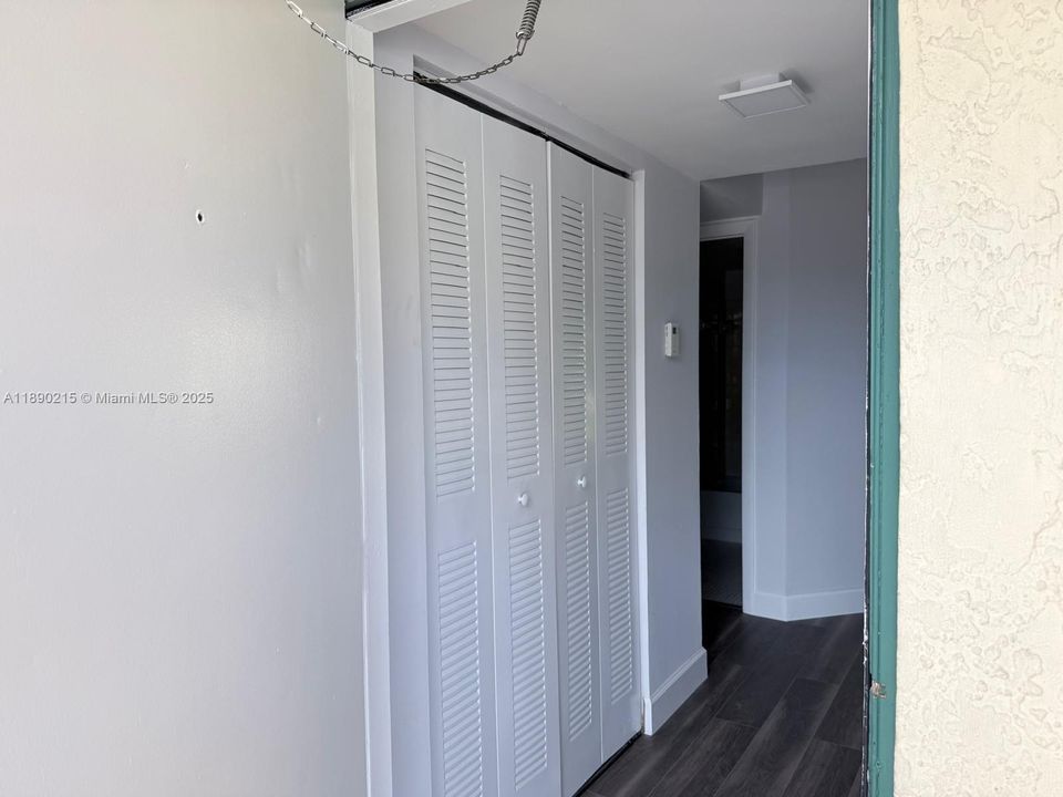 Active With Contract: $2,000 (2 beds, 2 baths, 767 Square Feet)