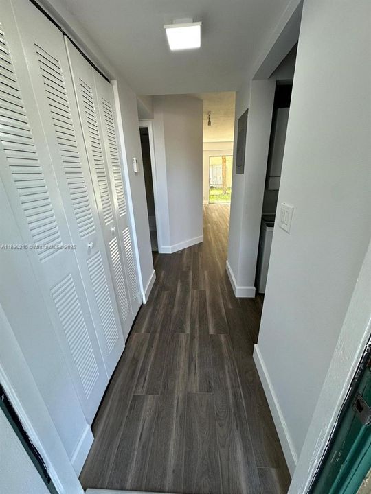 Active With Contract: $2,000 (2 beds, 2 baths, 767 Square Feet)