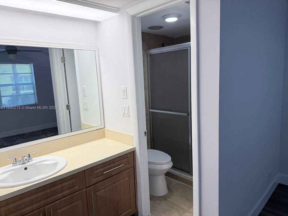 Active With Contract: $2,000 (2 beds, 2 baths, 767 Square Feet)