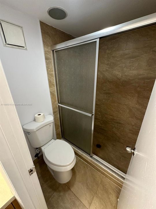 Active With Contract: $2,000 (2 beds, 2 baths, 767 Square Feet)