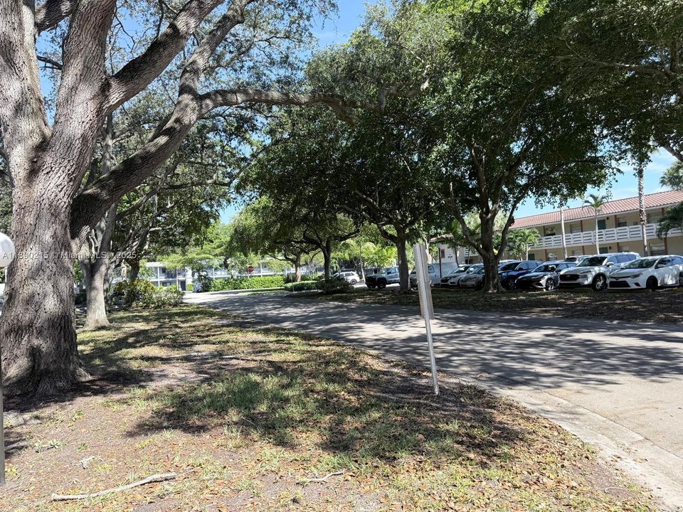 Active With Contract: $2,000 (2 beds, 2 baths, 767 Square Feet)