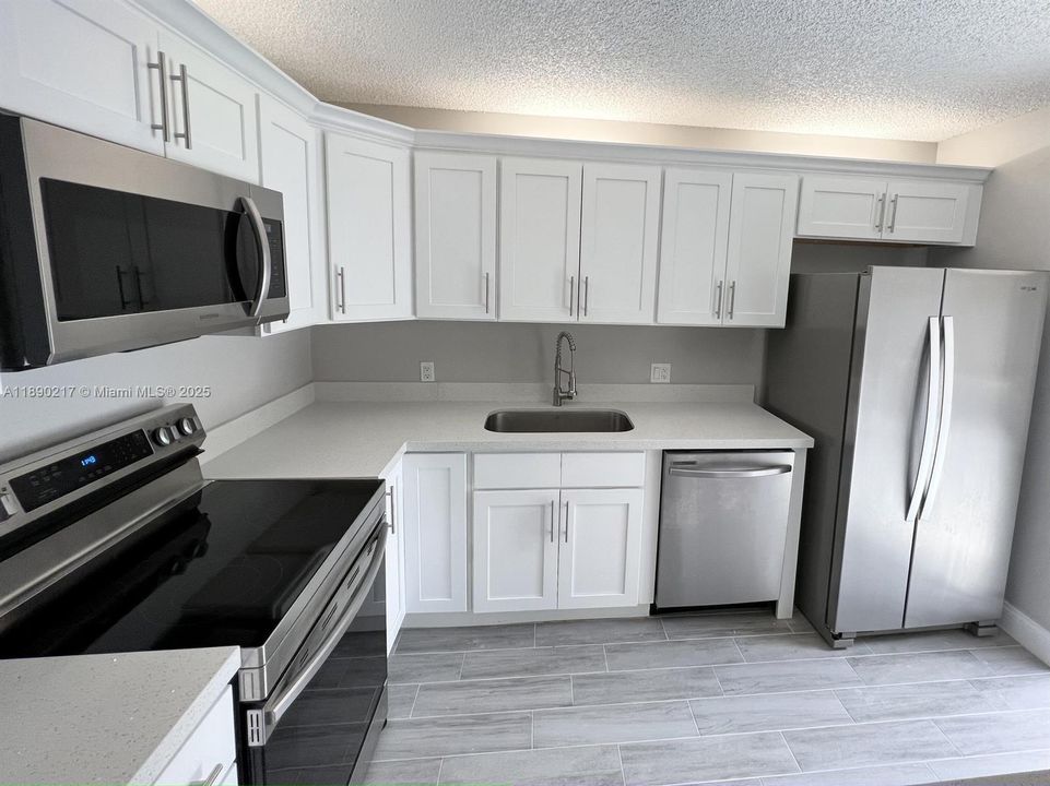 Recientemente alquilado: $2,600 (2 camas, 2 baños, 1236 Pies cuadrados)