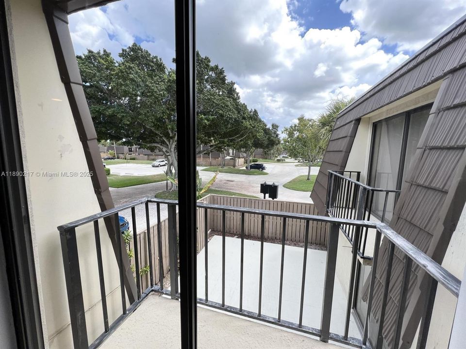 Recientemente alquilado: $2,600 (2 camas, 2 baños, 1236 Pies cuadrados)