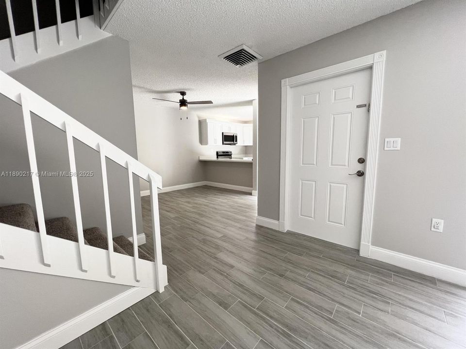 Recientemente alquilado: $2,600 (2 camas, 2 baños, 1236 Pies cuadrados)