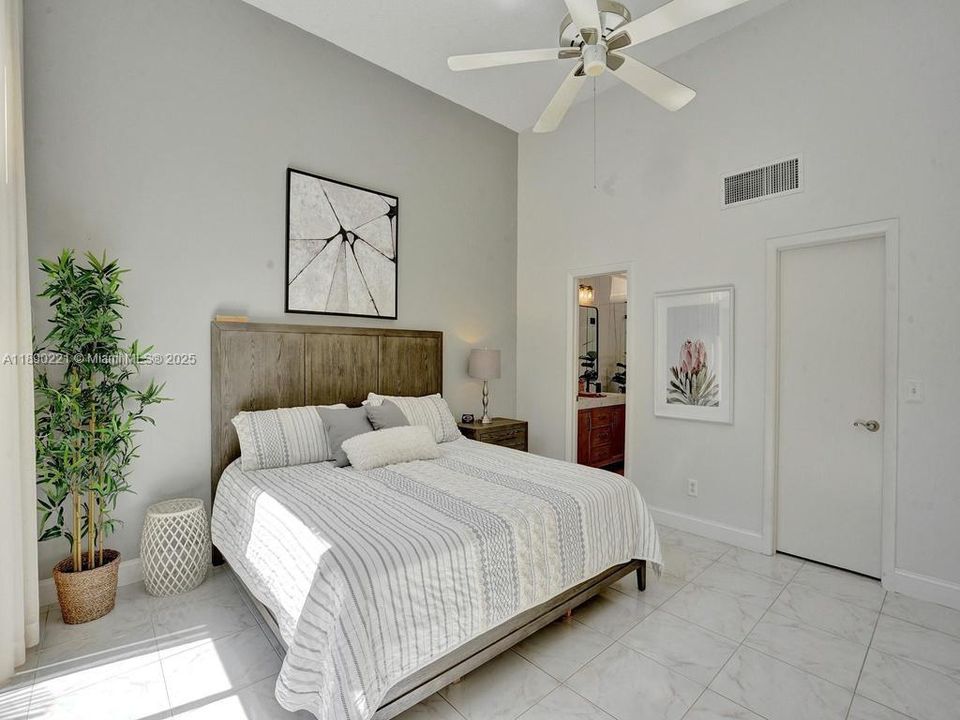 En Venta: $699,000 (0.04 acres)