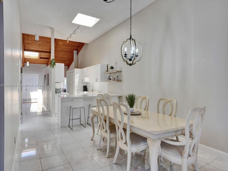 En Venta: $699,000 (0.04 acres)