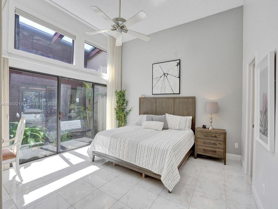 En Venta: $699,000 (0.04 acres)