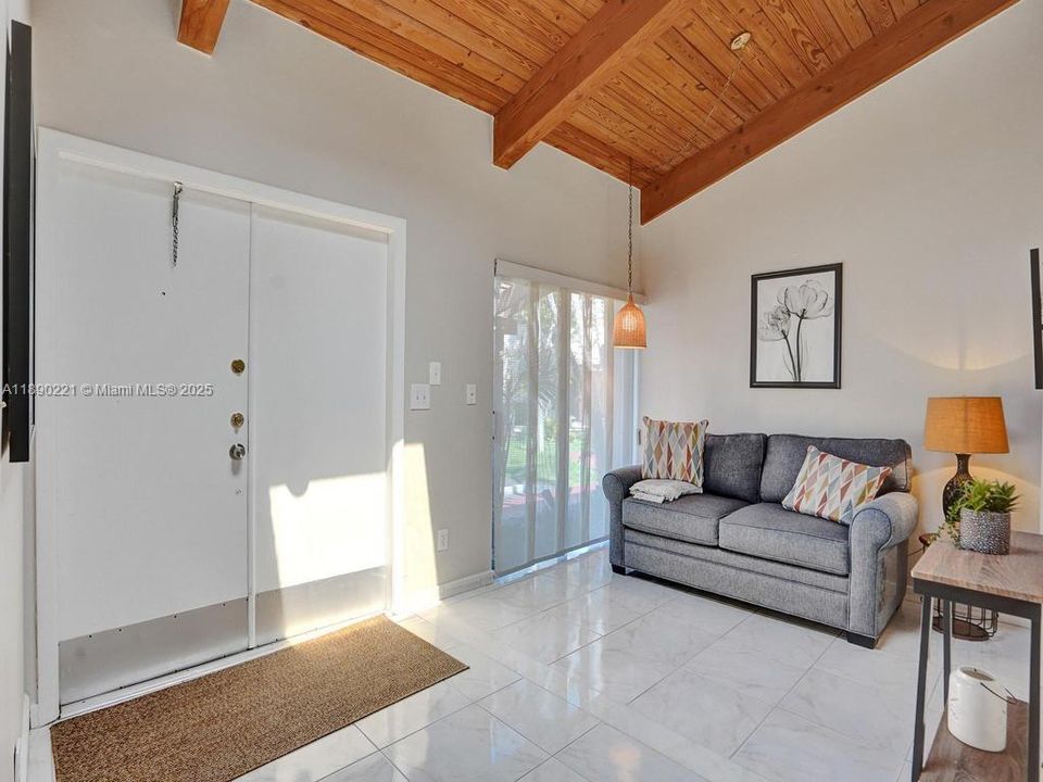 En Venta: $699,000 (0.04 acres)