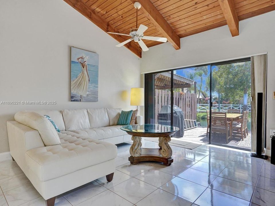 En Venta: $699,000 (0.04 acres)