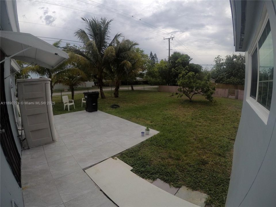 Active With Contract: $550,000 (3 beds, 2 baths, 866 Square Feet)