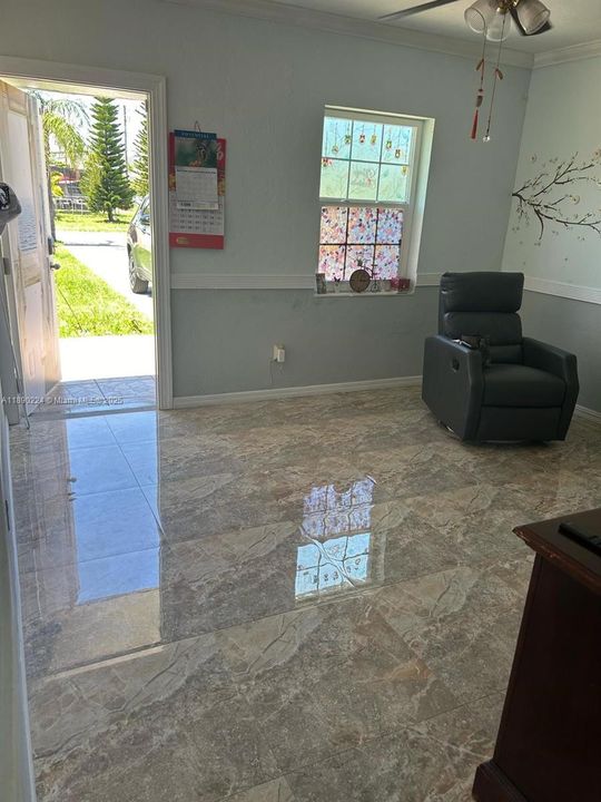 Active With Contract: $550,000 (3 beds, 2 baths, 866 Square Feet)