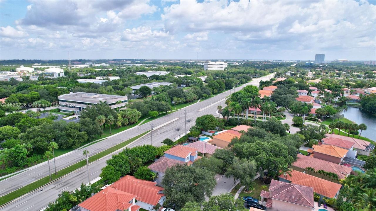 Activo con contrato: $585,000 (4 camas, 2 baños, 1851 Pies cuadrados)