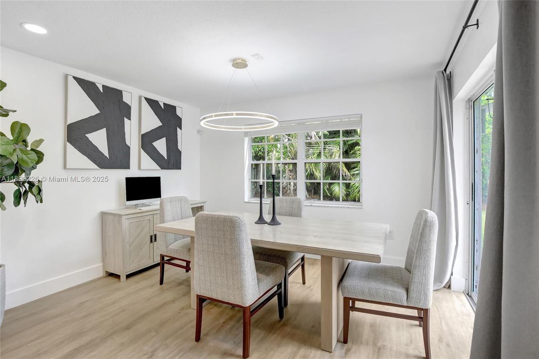 Activo con contrato: $585,000 (4 camas, 2 baños, 1851 Pies cuadrados)