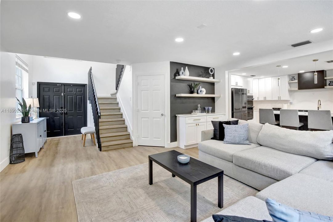 Activo con contrato: $585,000 (4 camas, 2 baños, 1851 Pies cuadrados)