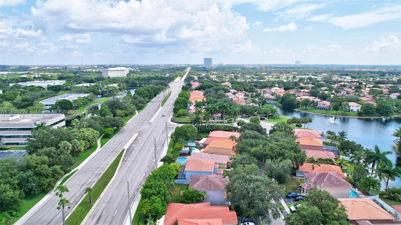 Activo con contrato: $585,000 (4 camas, 2 baños, 1851 Pies cuadrados)