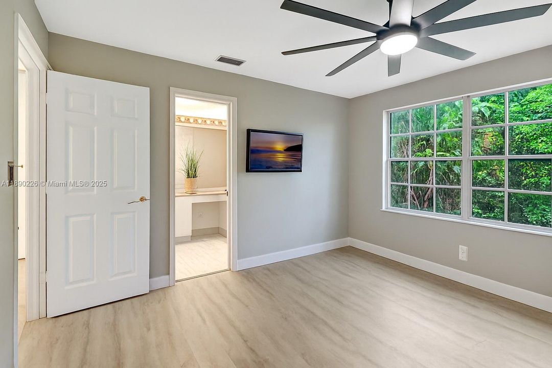 Activo con contrato: $585,000 (4 camas, 2 baños, 1851 Pies cuadrados)