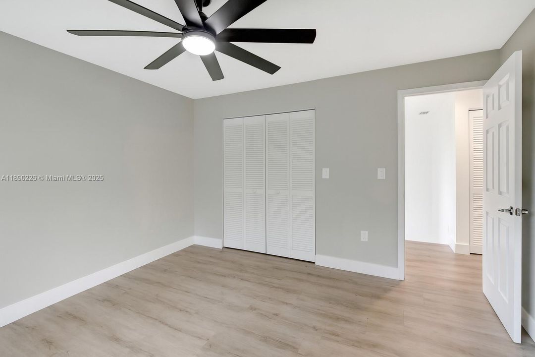 Activo con contrato: $585,000 (4 camas, 2 baños, 1851 Pies cuadrados)