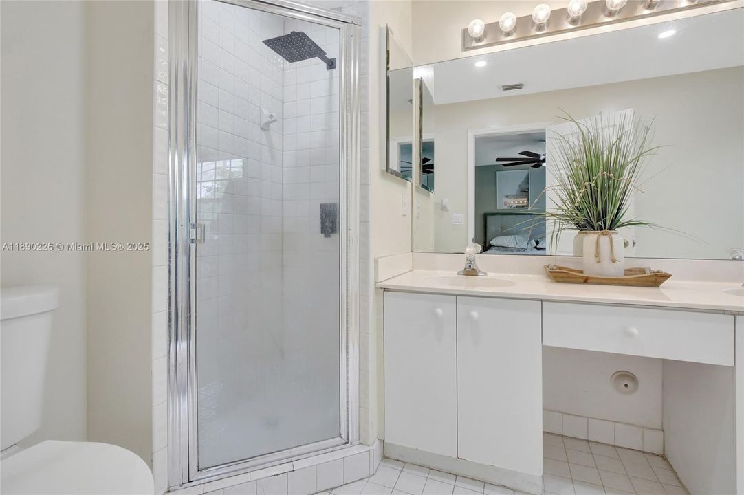 Activo con contrato: $585,000 (4 camas, 2 baños, 1851 Pies cuadrados)