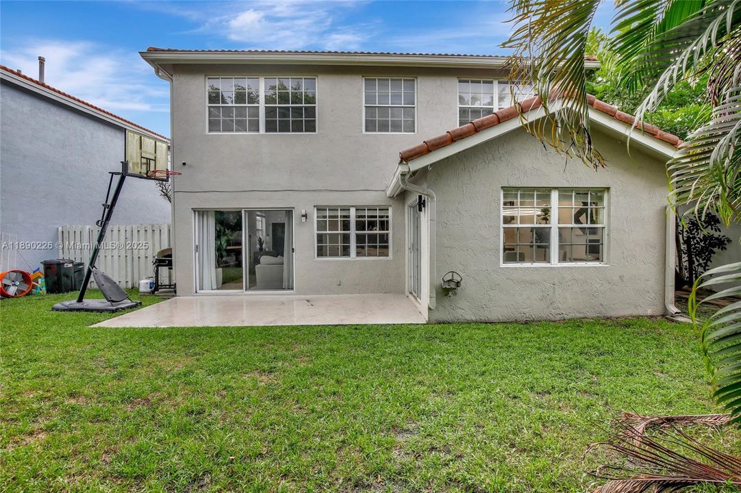 Activo con contrato: $585,000 (4 camas, 2 baños, 1851 Pies cuadrados)